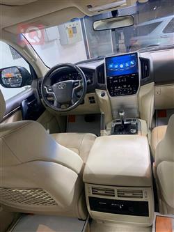 تۆیۆتا لاند کروزەر